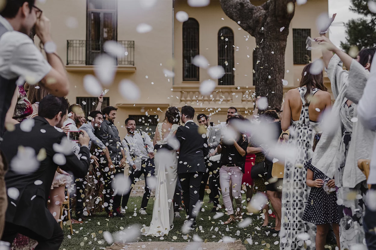 Boda en Mas Les Lloses — Pau y San | Fotógrafa de bodas DarkOrange